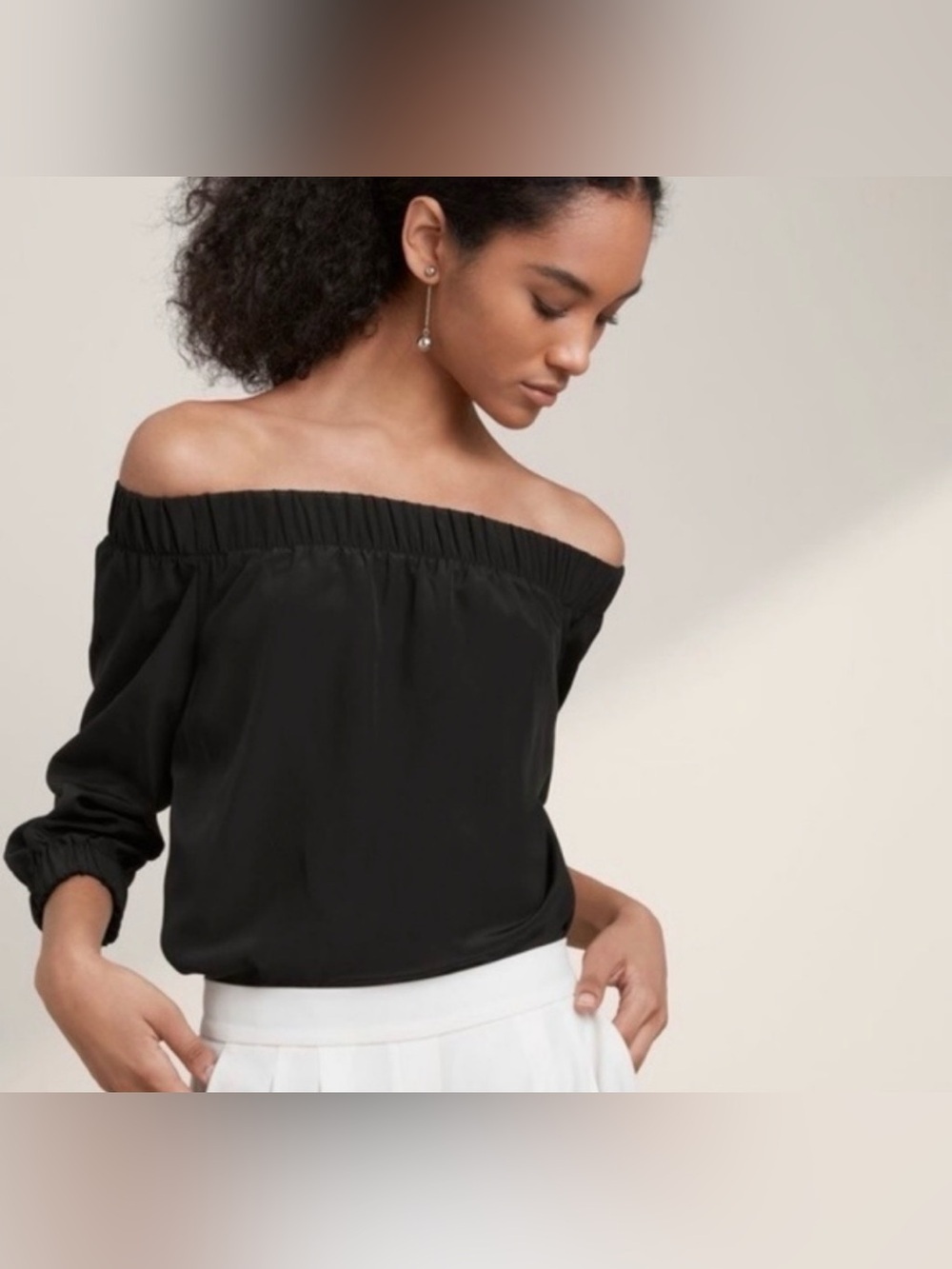 Aritizia Babaton Silk Off-the-Shoulder Blouse Size M
